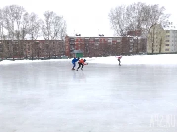 Фото: В Кемерове закрывают ледовые поля и демонтируют хоккейные площадки 1