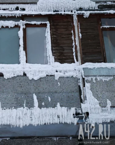 Жители кемеровской многоэтажки пожаловались на изморозь из-за коллектора