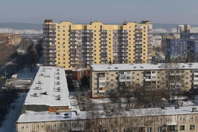 Фото: В Кемерове на крыше многоэтажного жилого дома построили баню. А так можно было? 2