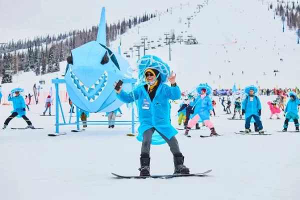 11-метровая акула, 45 медуз и 1117 райдеров: в Шерегеше прошли массовые спуски