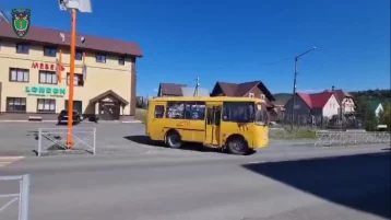 Фото: В Шерегеше дети остались без школьного автобуса из-за обрушения грунта на шахте: вмешалась прокуратура 1