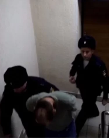 Груз из Москвы: в Кемерове полицейские задержали троих мужчин с крупной партией наркотиков