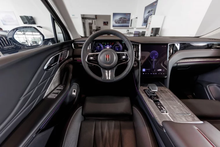 Фото: В Кемерове растёт интерес к премиальному бренду HONGQI 14