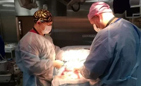 В Кузбассе нейрохирурги 10 часов спасали пациента со сложным заболеванием