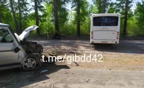 В Кузбассе произошло ДТП с автобусом, перевозившим работников предприятия: есть пострадавший