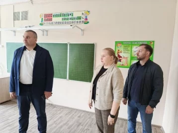 Фото: В Новокузнецке кровля затопленной во время дождей гимназии снова дала течь 1