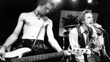 Фото: СМИ: следующий фильм о музыкантах посвятят панк-рок-группе Sex Pistols 1