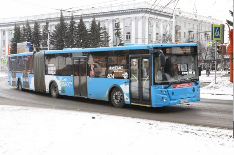 Фото: 80-летие Победы: в Кемерове украсили 206 автобусов 3