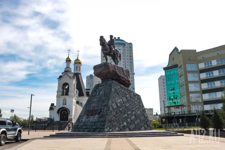 Фото: Памятник императору Александру Третьему открыли в Кемерове 13