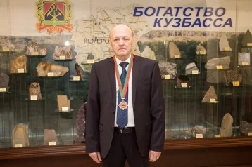 Фото: Специалиста кемеровского завода наградили орденом Почёта Кузбасса 1