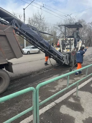Фото: Мэр Новокузнецка: на Запсибовском мосту начали укладывать асфальт 1