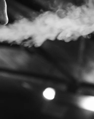 Электронная сигарета взорвалась во рту у мужчины, его не спасли