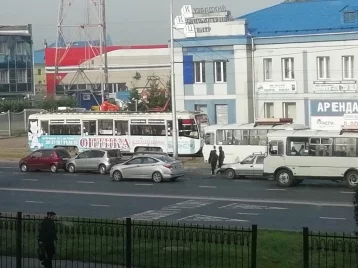 Фото: Две массовые аварии спровоцировали пробки в Кемерове 1