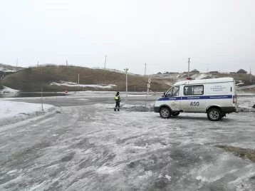 Фото: На кузбасской дороге ограничили движение транспорта в связи с затоплением 1