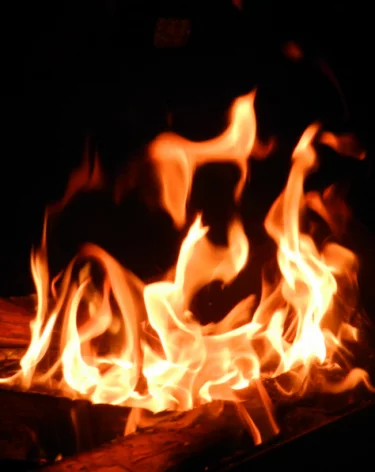 В Приморье на площади 4 000 квадратных метров горит полигон ТБО