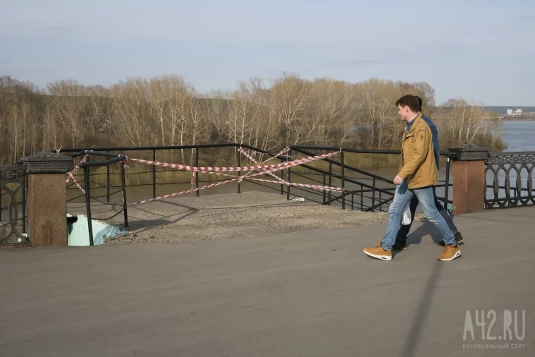 Фото: В Кемерове закрыли спуск к Томи: вода подтопила набережную 6