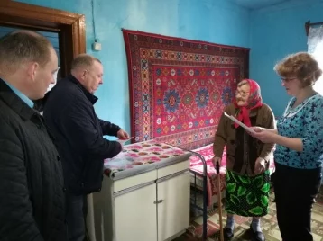 Фото: В Кузбассе труженику тыла вручили сертификат на квартиру 1