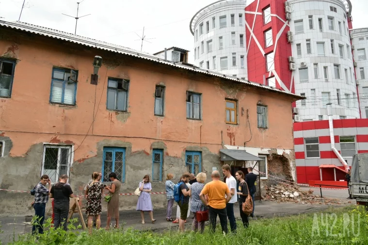Фото: ЧП на Рукавишникова: в Кемерове частично обрушился дом 22