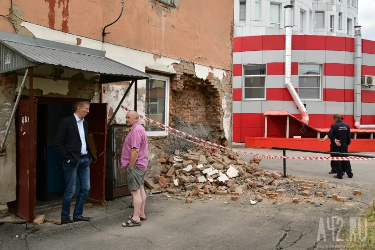Фото: ЧП на Рукавишникова: в Кемерове частично обрушился дом 23