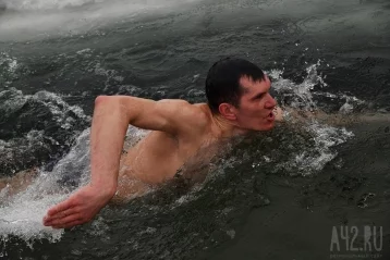 Фото: Бег в купальниках и заплыв в проруби: в Кемерове прошли первые соревнования по криатлону 3