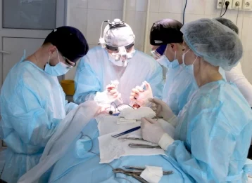 Фото: В Кемерове медики двух больниц спасли пациента со сложной опухолью лица 1