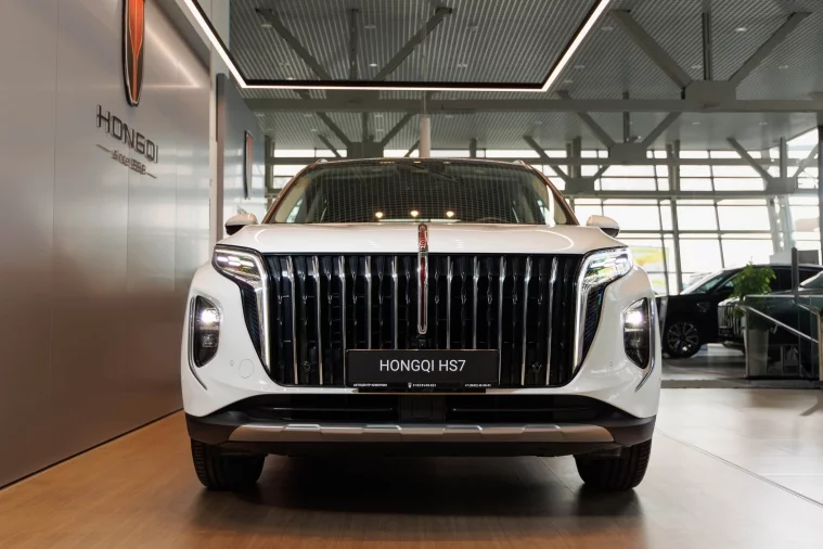 Фото: В Кемерове растёт интерес к премиальному бренду HONGQI 12