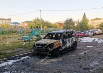 Фото: В Кузбассе ночью загорелся Lexus 1