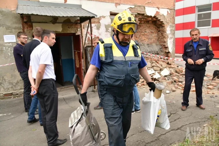 Фото: ЧП на Рукавишникова: в Кемерове частично обрушился дом 24