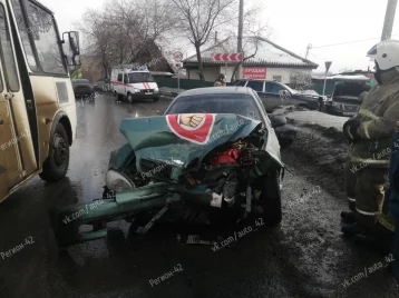 Фото: Стали известны подробности ДТП с участием такси в Кировском районе Кемерова 1