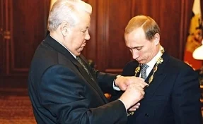 Путин пришёл на могилу Ельцина и призвал россиян помнить о нём
