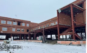 Власти пригрозили подрядчику жёсткими мерами за срыв ремонта школы в Кузбассе