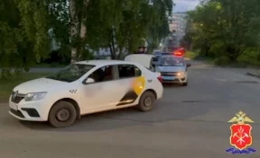 Бдительные кузбассовцы сдали полиции таксиста на героине