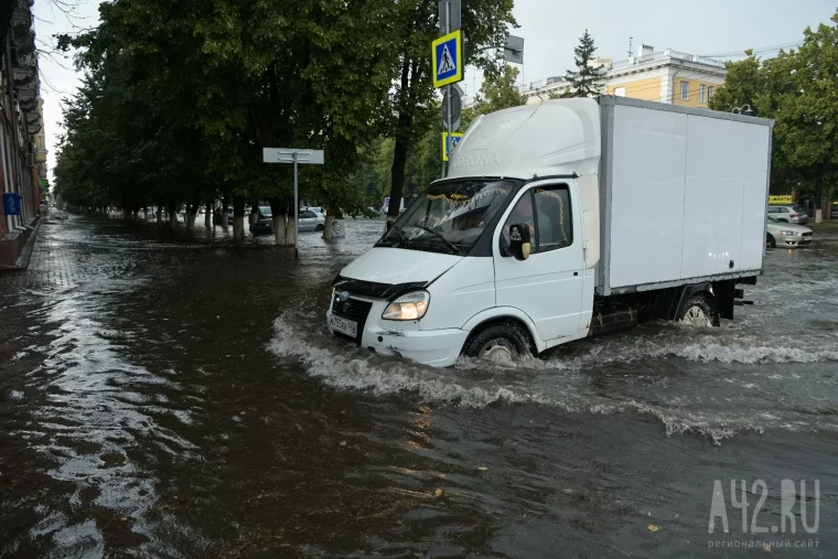 Фото: Кемеровский потоп: на город обрушился ливень 14