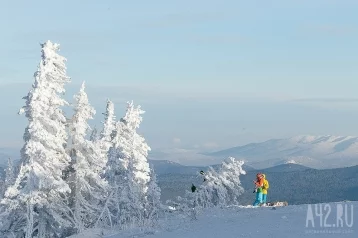 Фото: Гигантского снеговика строят в Шерегеше 1