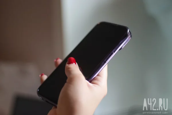 Эксперт рассказал, что может случиться с оставленной в розетке зарядкой