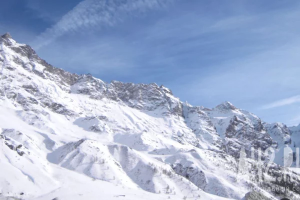 МЧС: одна из выживших на камчатском вулкане туристок погибла во время спуска