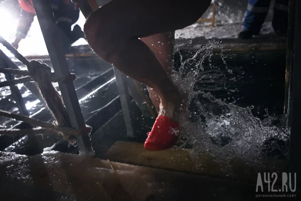 Опрос: 13% кемеровчан планируют окунуться в прорубь на Крещение