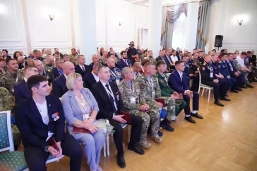 Фото: В Кузбассе вручили дипломы выпускникам программы управленцев из числа бойцов СВО 1
