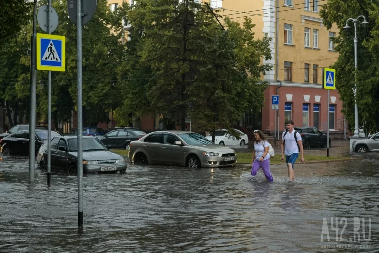 Фото: Кемеровский потоп: на город обрушился ливень 15