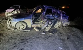 Четыре человека пострадали в лобовом ДТП на трассе в Кузбассе