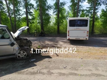 Фото: В Кузбассе произошло ДТП с автобусом, перевозившим работников предприятия: есть пострадавший 1