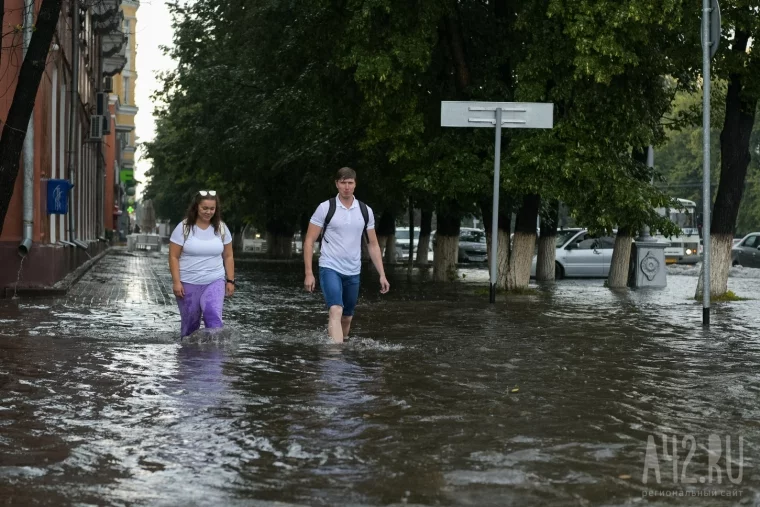 Фото: Кемеровский потоп: на город обрушился ливень 16