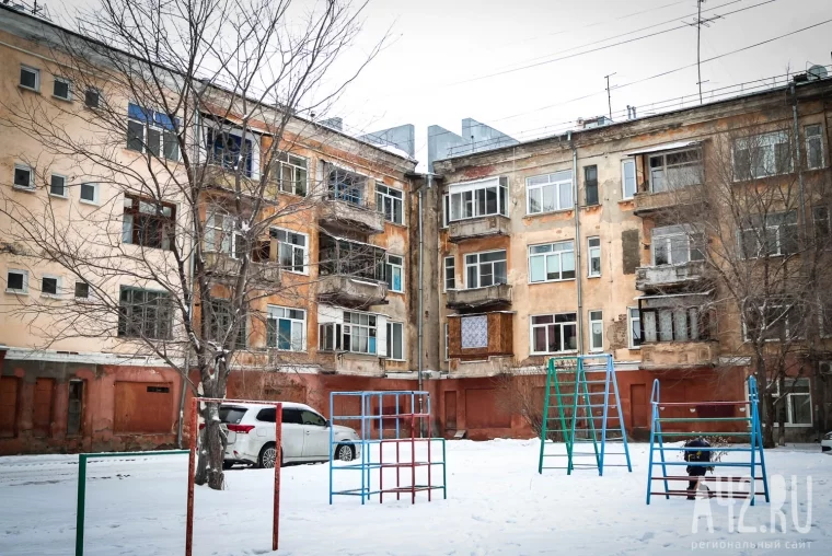 Фото: Мёртвые котята, остывшие батареи и угрозы дворнику ножом: как живут в кемеровском общежитии в Кировском районе 12