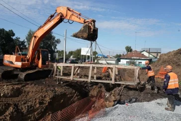 Фото: Дмитрий Анисимов: подрядчики отсыпают тротуары в зоне реновации после замечаний кемеровчан 2