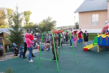 Фото: В посёлке Кемеровского района открыли мини-парк 2