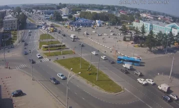 Фото: Момент ДТП с новым автобусом и маршруткой в Кемерове попал на видео 1
