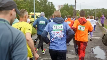 Фото: Бегать — легко: как в Кемерове прошёл «Зелёный марафон-2021» 3