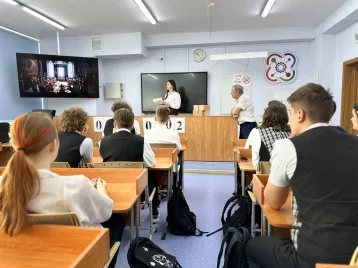 Фото: Кузбасские энергетики «Россети Сибирь» провели историко-патриотические уроки в школе 1