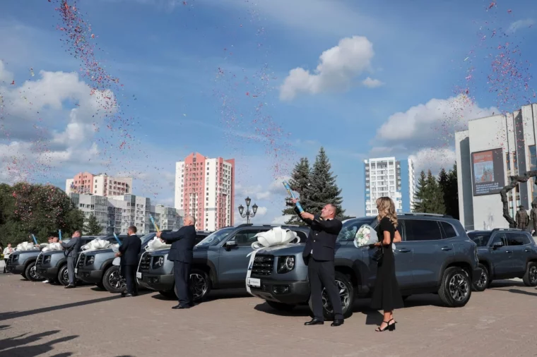 Фото: Более 600 горняков УК «Кузбассразрезуголь»  получили награды и ценные подарки ко Дню шахтёра  1