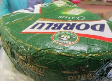 Фото: Таможенники нашли в кемеровском магазине санкционный сыр 1